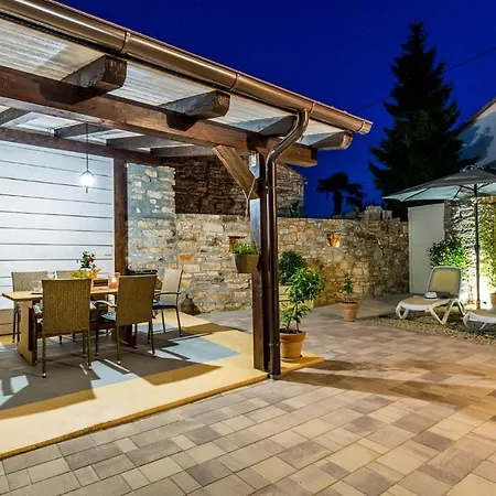 Villa Casa Mario-charming Stone House With Jacuzzi Svetvinčenat