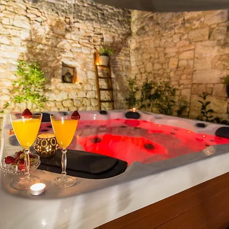 Casa Mario-charming Stone House With Jacuzzi Villa *