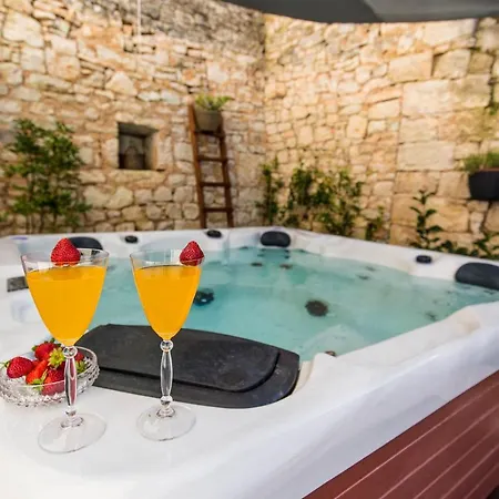 Casa Mario-charming Stone House With Jacuzzi Villa *
