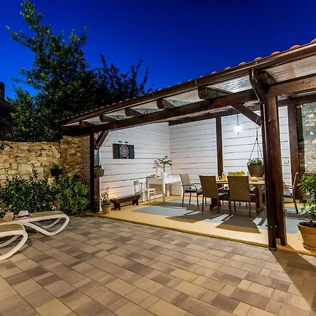 Casa Mario-charming Stone House With Jacuzzi