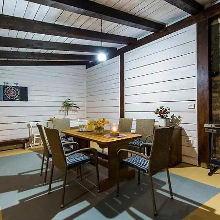 Villa Casa Mario-charming Stone House With Jacuzzi Svetvinčenat