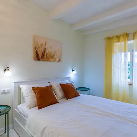 Casa Mario-charming Stone House With Jacuzzi Villa