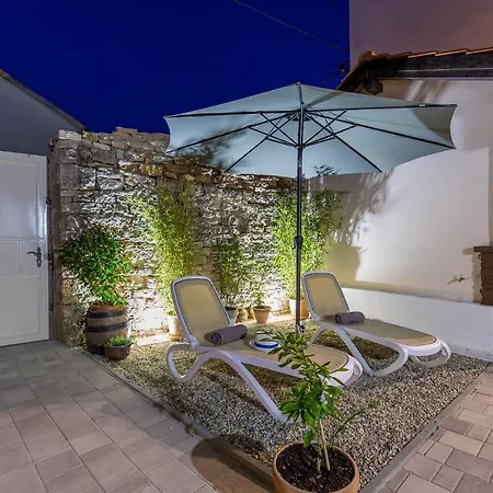 Villa Casa Mario-charming Stone House With Jacuzzi