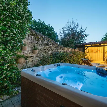 Villa Casa Mario-charming Stone House With Jacuzzi Svetvinčenat