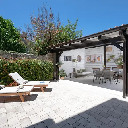 Casa Mario-charming Stone House With Jacuzzi Villa